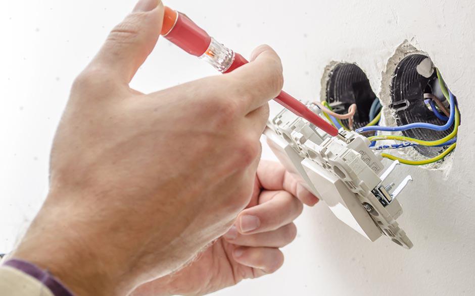 cherche électricien pas cher Paris 17
